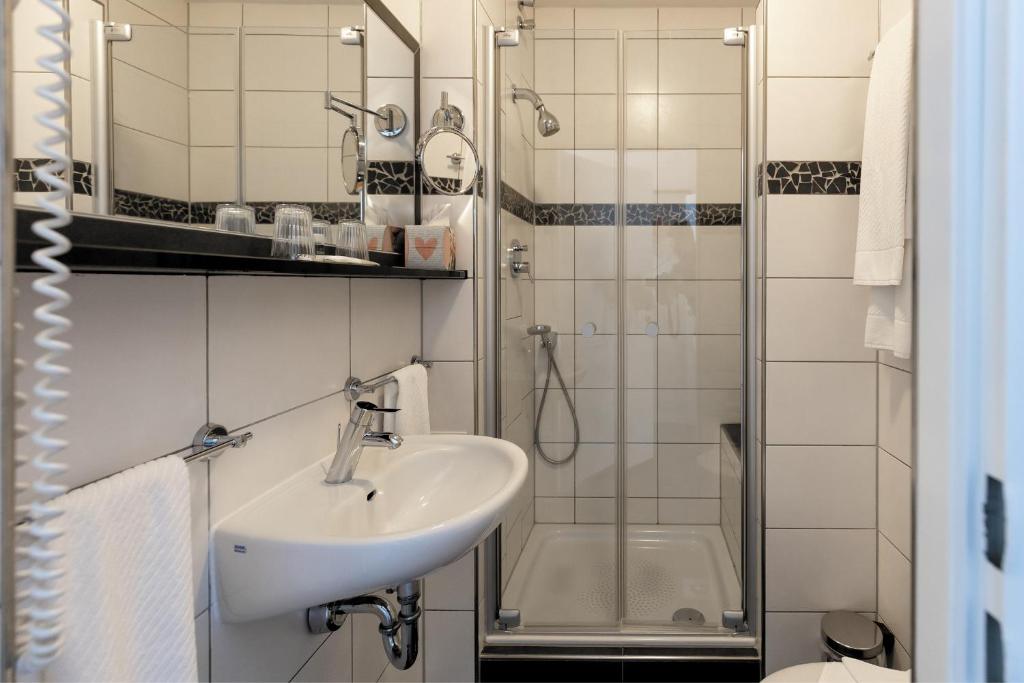 Koupelna v ubytování Hotel Garni " Am Domplatz"