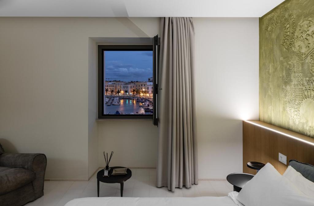 A bed or beds in a room at Ognissanti Restaurant Spa Hotel Rooftop