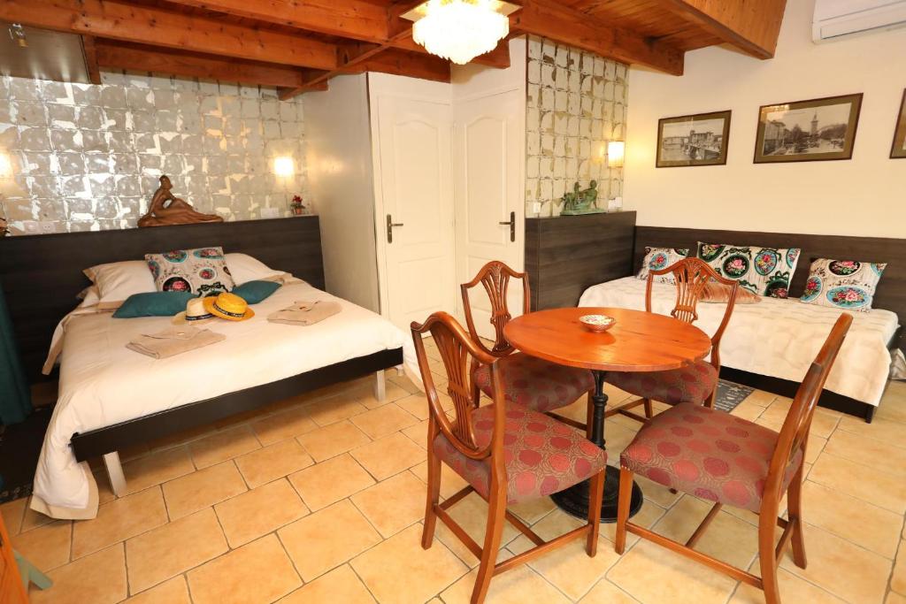 Maison d'Hôtes Le 6 Bis - Quadruple Room With Shower