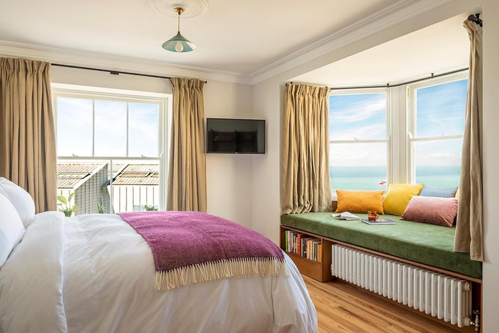 a bedroom with a window seat with a view of the ocean at Fort Road Hotel in Margate