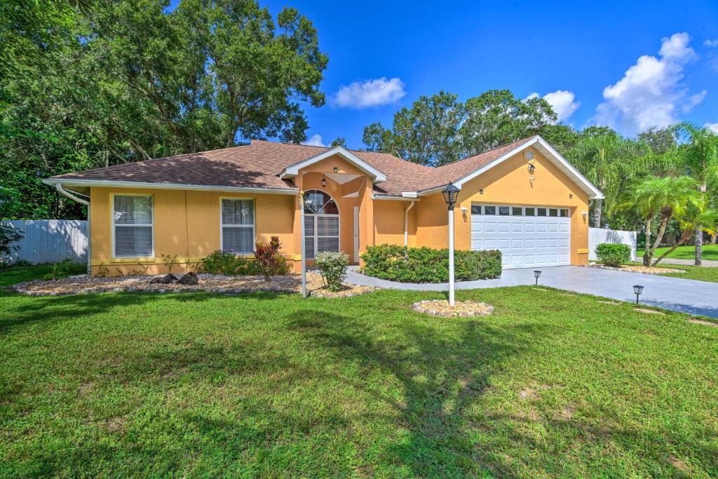 Vibrant Sarasota Home Yard and Furnished Deck!, Sarasota Updated 2023