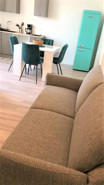 Posezení v ubytování Appartement 4 personnes vue mer à Santec au pied de la plage du Dossen