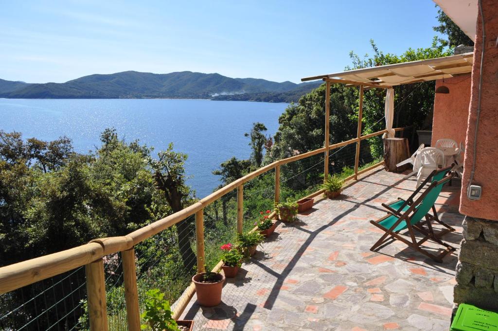 a balcony of a house with a view of the water at Cotetonda - Appartamento Taccola in Marciana Marina