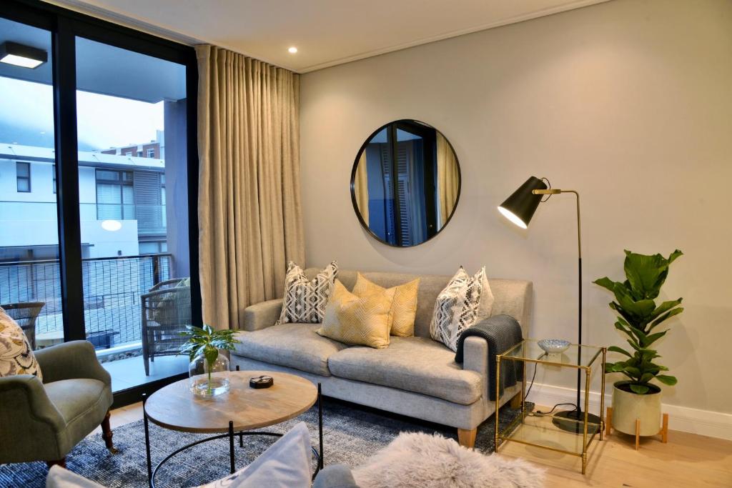 35 On Main by Stay In Luxury - Apartment With Balcony