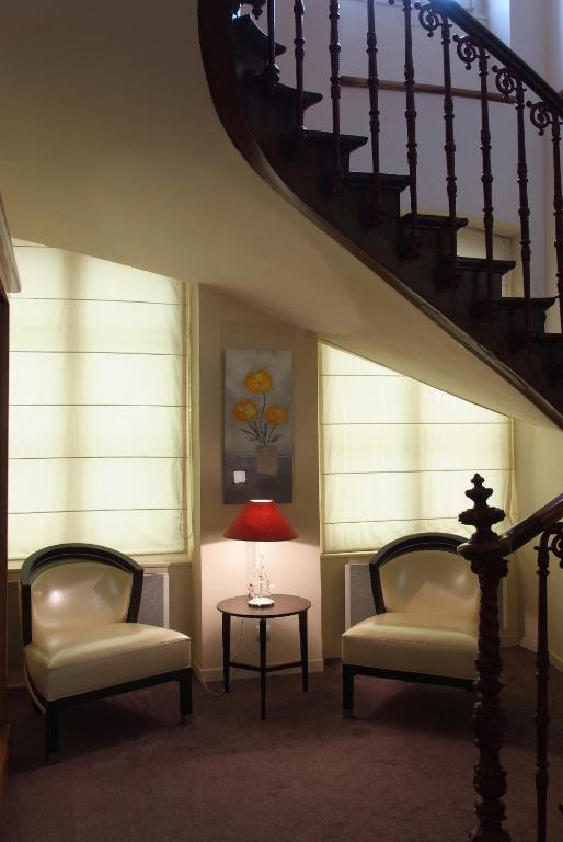 Posezení v ubytování Logis Grand Hôtel Des Bains