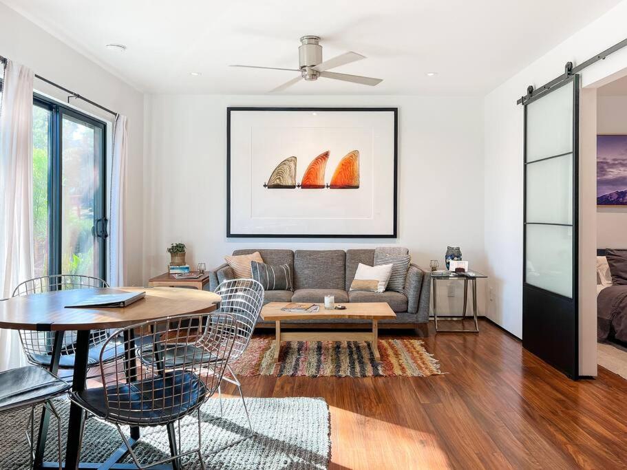 The Meiners Daughter - Beautiful Modernist 1 Bed - Housity