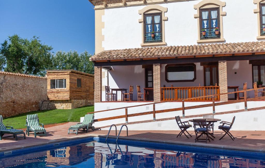 Casa con patio y piscina en La Villa del Pantano, en Olmedilla de Alarcón