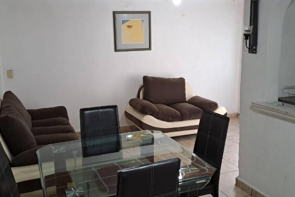 Depto en planta baja con excelente ubicacion. - Housity