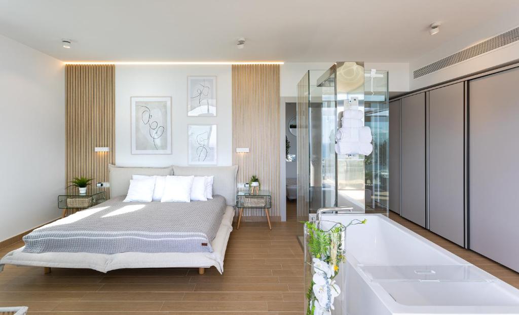 Posteľ alebo postele v izbe v ubytovaní Ensuite Deluxe Jacuzzi & Parking Privado