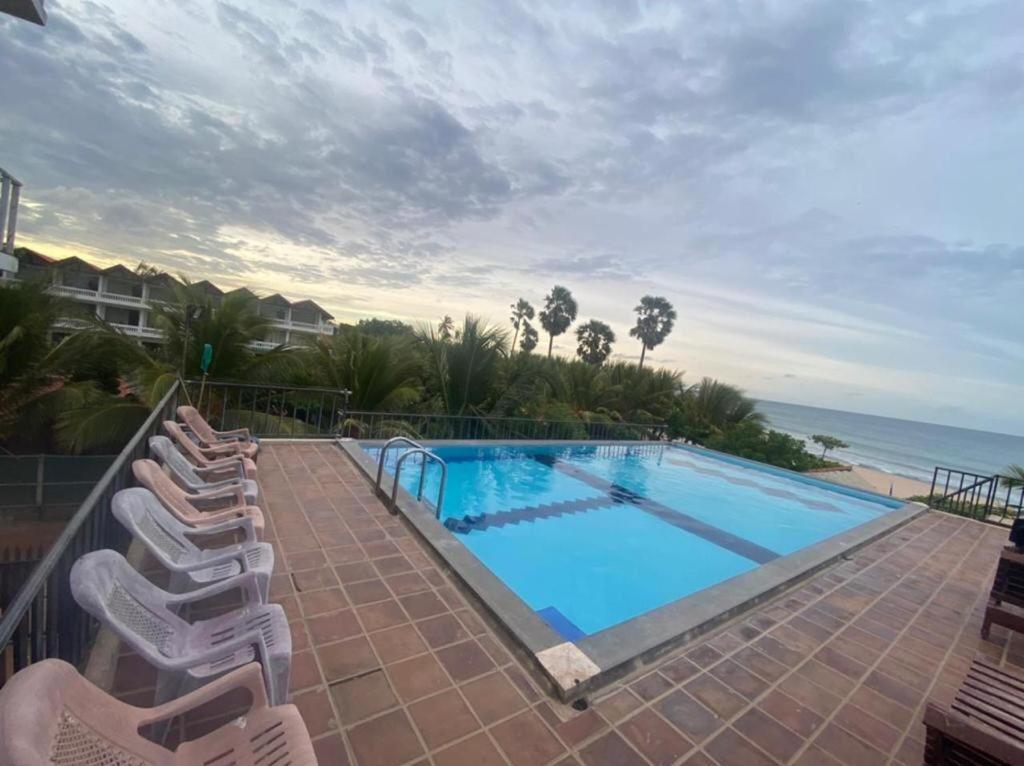 Bazén v ubytování Resort Maya Beach nebo v jeho okolí