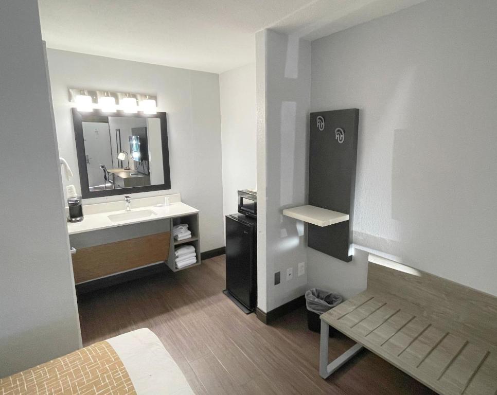 Travelodge by Wyndham Pigeon Forge Dollywood Lane photo