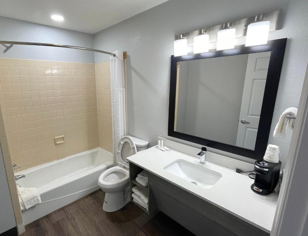 Travelodge by Wyndham Pigeon Forge Dollywood Lane photo
