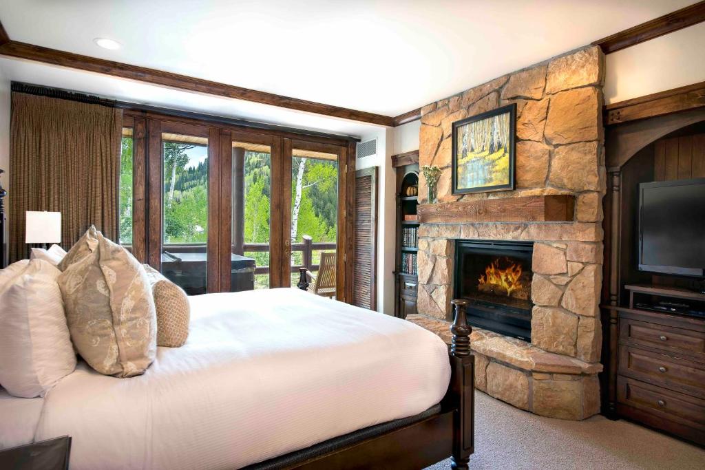 TV a/nebo společenská místnost v ubytování Stein Eriksen Lodge Deer Valley