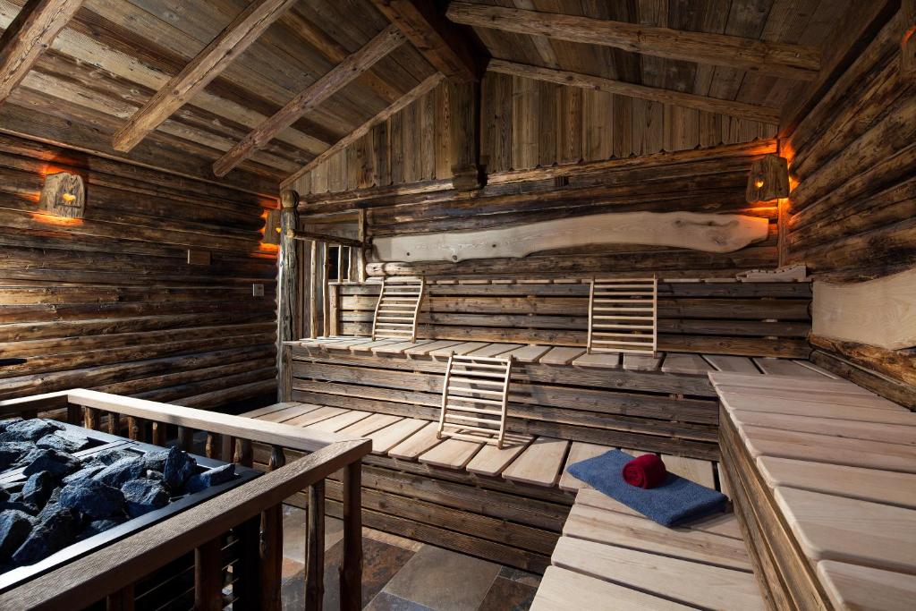Postel nebo postele na pokoji v ubytování Alm- & Wellnesshotel Alpenhof