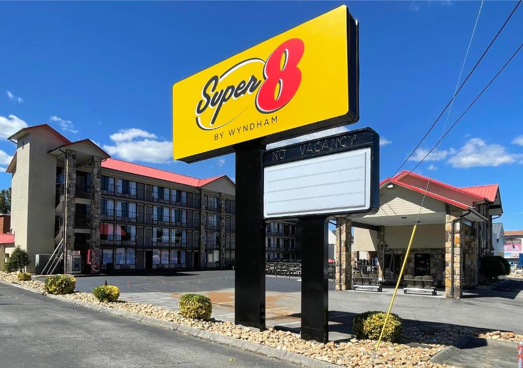 Super 8 by Wyndham Pigeon Forge Downtown photo