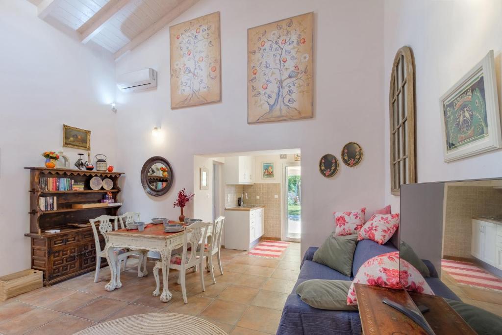 Fotografie z fotogalerie ubytování LiLy's Garden House v destinaci Ágios Rókkos
