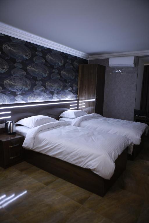 Postel nebo postele na pokoji v ubytování Opera Avenue Hotel