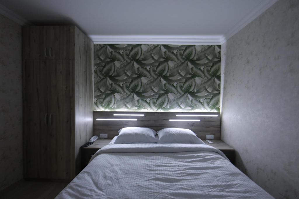 Opera Avenue Hotel - Deluxe Double Room With Shower
