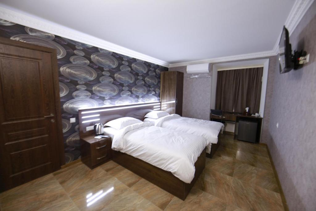 Postel nebo postele na pokoji v ubytování Opera Avenue Hotel