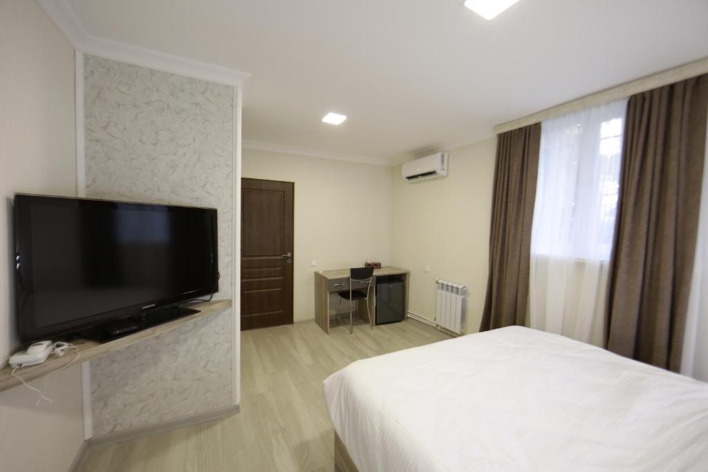 Opera Avenue Hotel - Deluxe Double Room With Shower