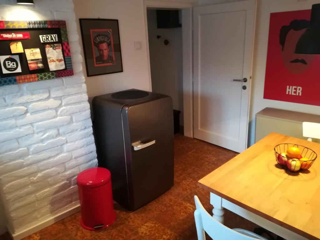 Gray apartment - Appartement Met Uitzicht Op De Tuin