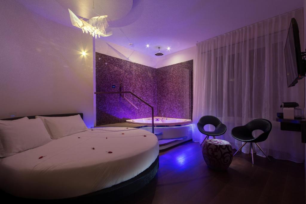 SuiteSistina for Brave Lovers - Deluxe Superior Double Room