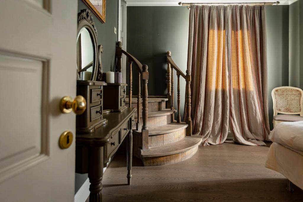 a room with stairs with a bed and a mirror at Vilegiatura/Florica Socolescu Villa in Sinaia