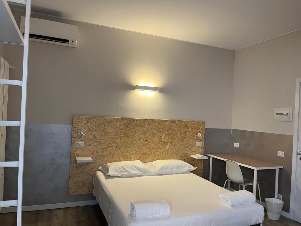 Postel nebo postele na pokoji v ubytování Bergamo Automatic Rooms Self check-in