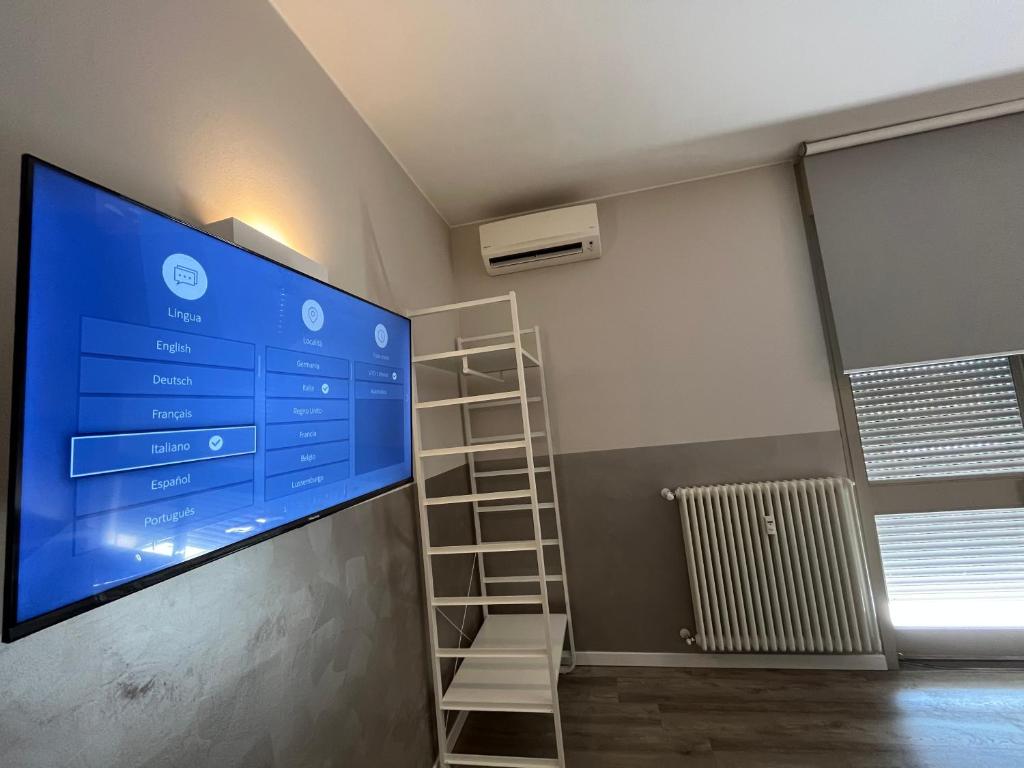 TV a/nebo společenská místnost v ubytování Bergamo Automatic Rooms Self check-in