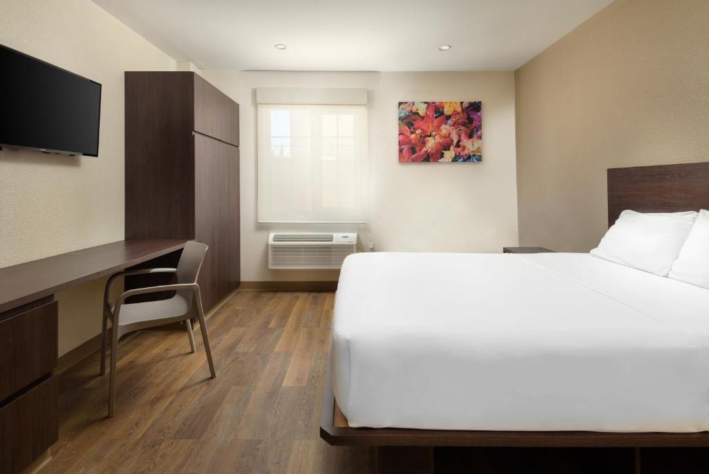 Postel nebo postele na pokoji v ubytování Extended Suites Queretaro Juriquilla