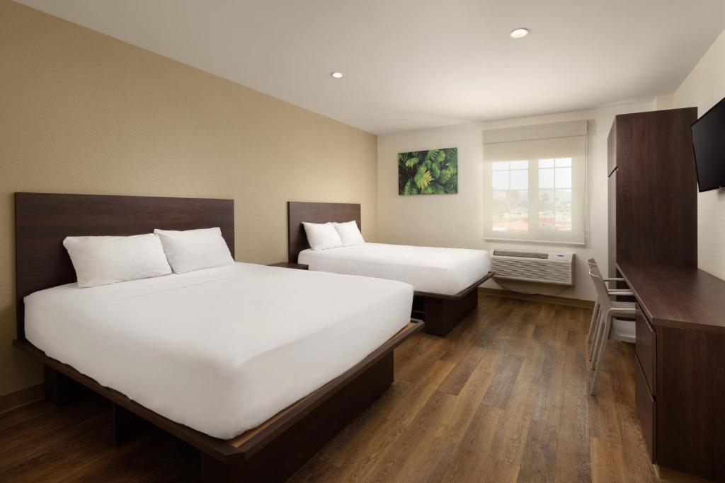 Postel nebo postele na pokoji v ubytování Extended Suites Queretaro Juriquilla