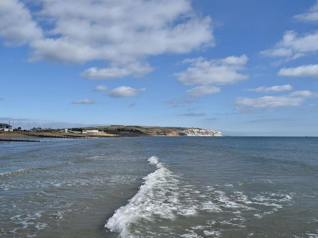 a view of the ocean from the shore of a beach at Little Lismoy in Sandown