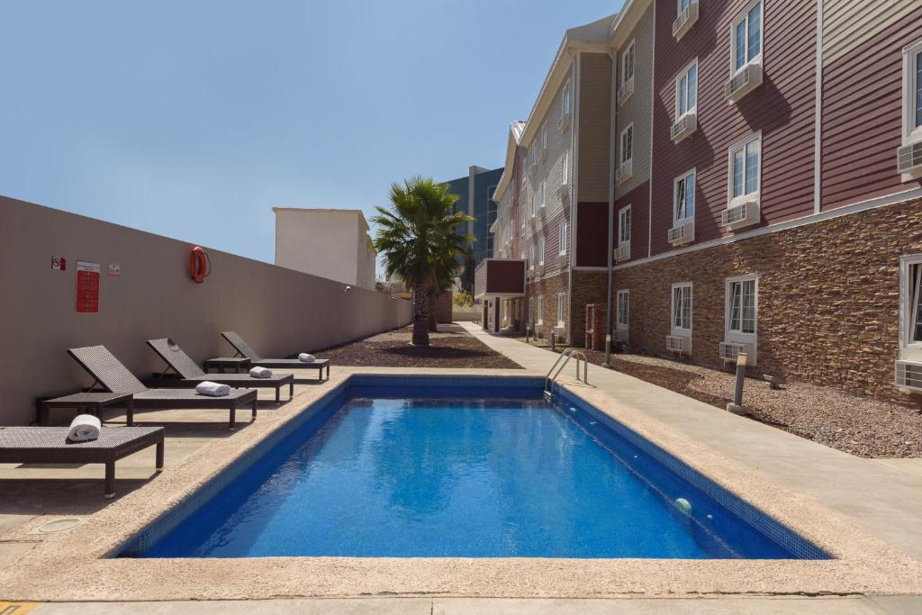 Bazén v ubytování Extended Suites Cancun Cumbres nebo v jeho okolí