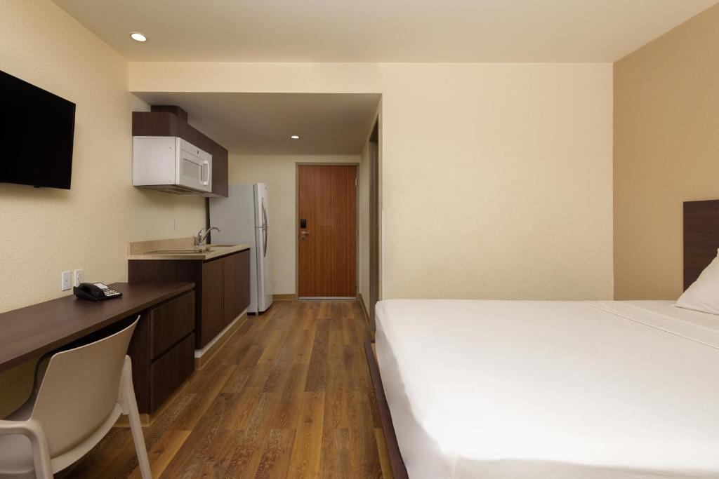 Postel nebo postele na pokoji v ubytování Extended Suites Cancun Cumbres