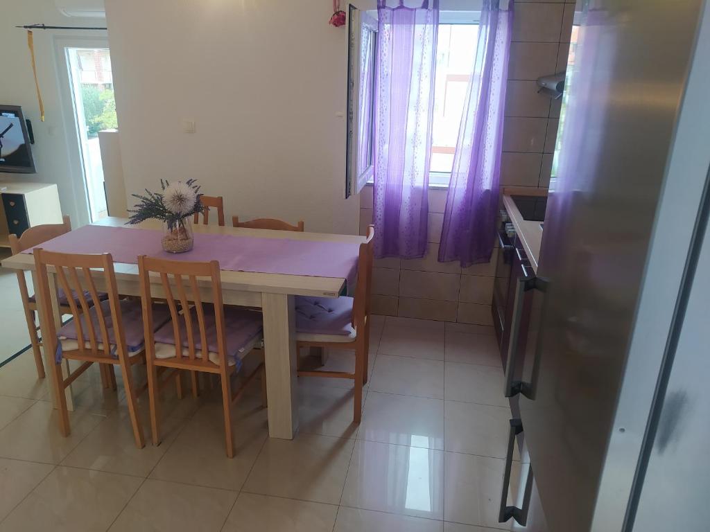 Fotografia z galérie ubytovania Apartmani Trubi 3 v destinácii Vodice