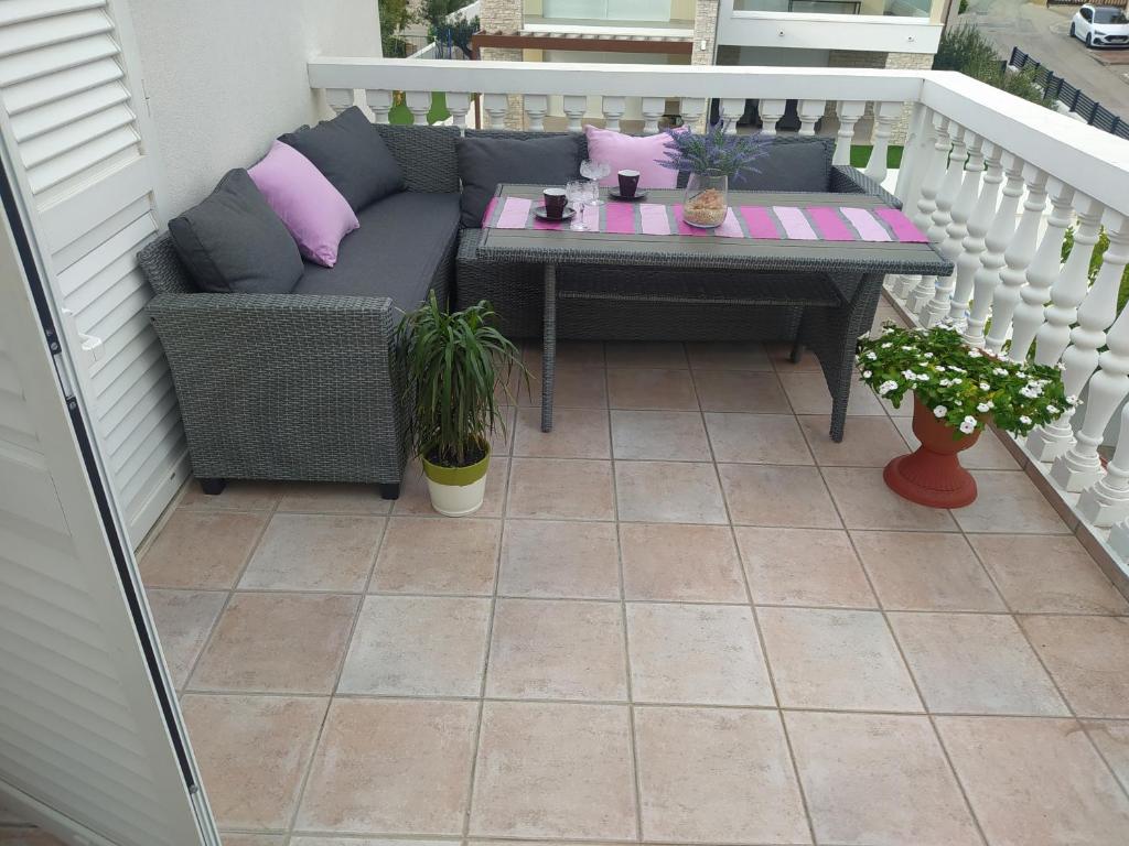 Balkón alebo terasa v ubytovaní Apartmani Trubi 3