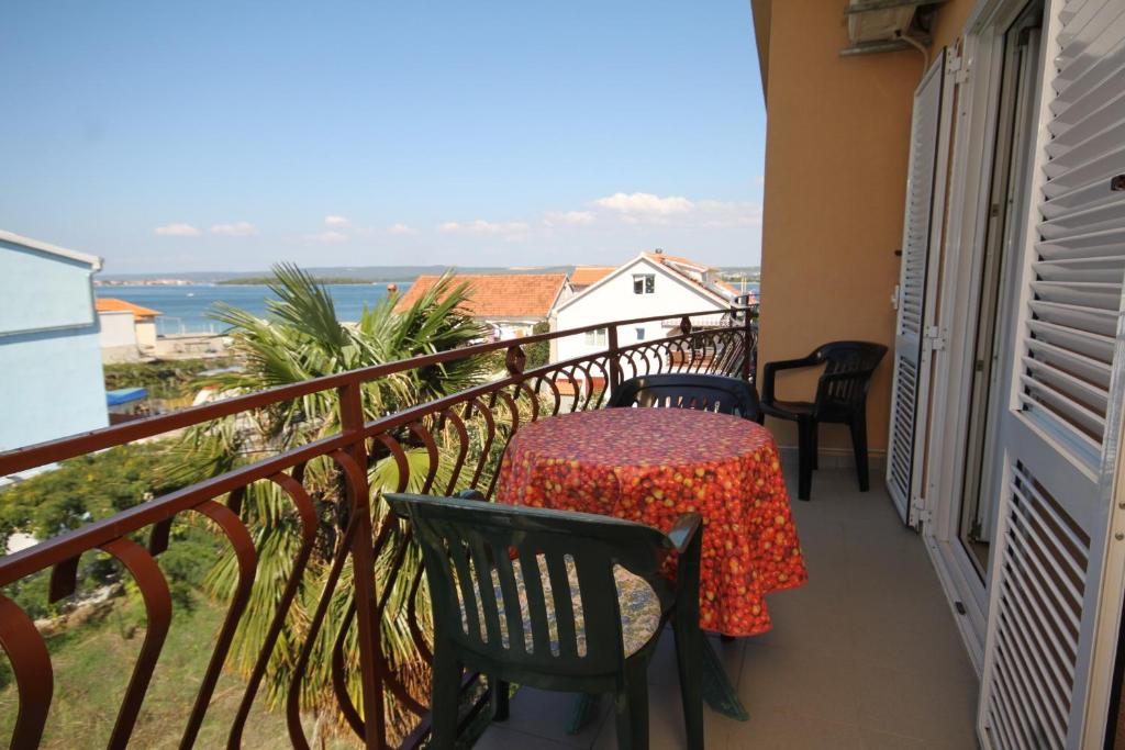 Balkón alebo terasa v ubytovaní Apartments by the sea Kraj, Pasman - 333