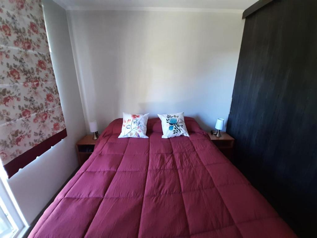 Postel nebo postele na pokoji v ubytování Hermoso departamento nuevo en Pucon equipado con 3 dormitorios wifi y estacionamiento privado a 5 minutos del centro y lago