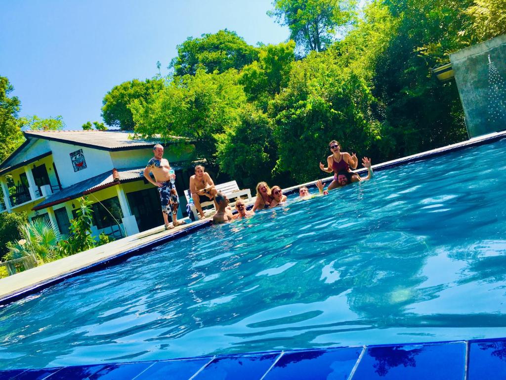 Bazén v ubytování Hotel Sigiriya Kele nebo v jeho okolí