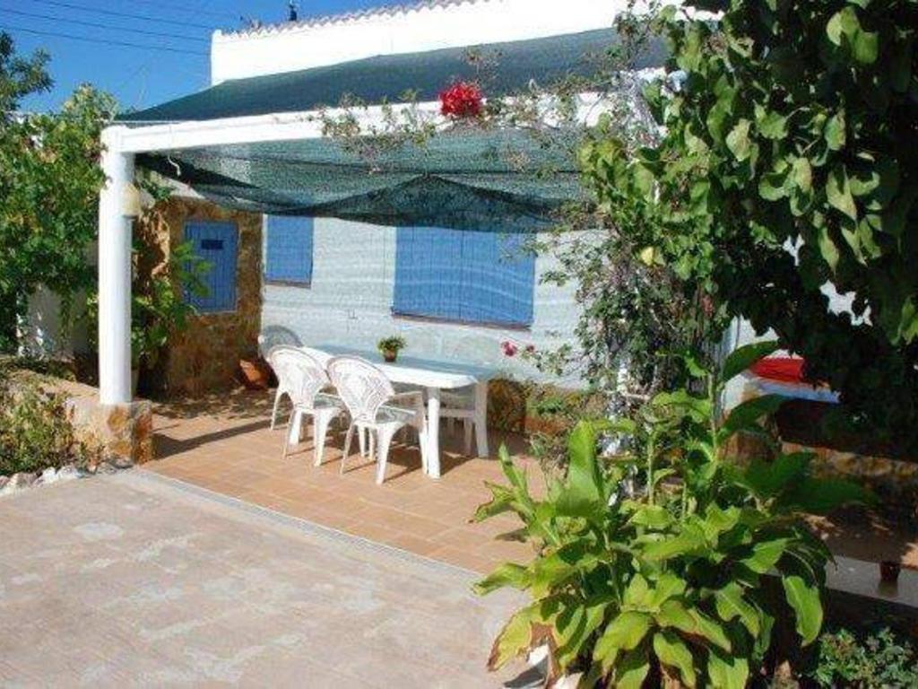 Vonkajšia záhrada v ubytovaní Villa con piscina privada cerca de la playa en Ametlla de Mar para 4 personas - HISP-217-3