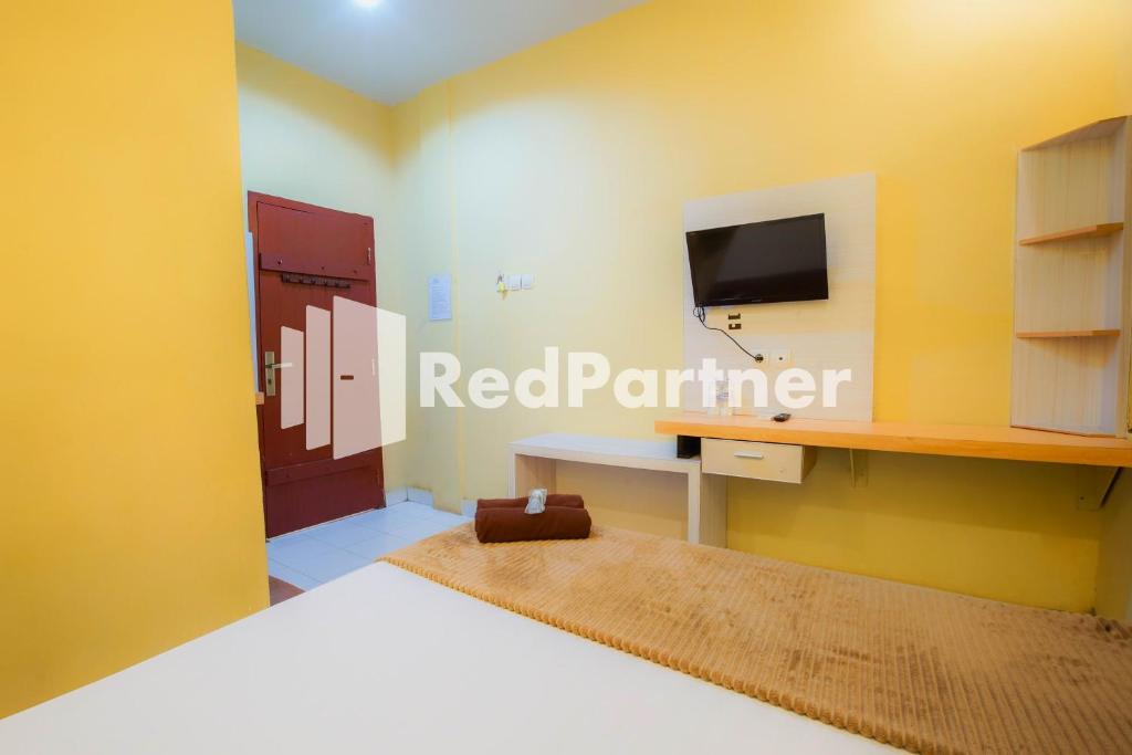 Hatta Guest House Syariah near Hayam Wuruk Jelutung Mitra RedDoorz - Standard Double Room