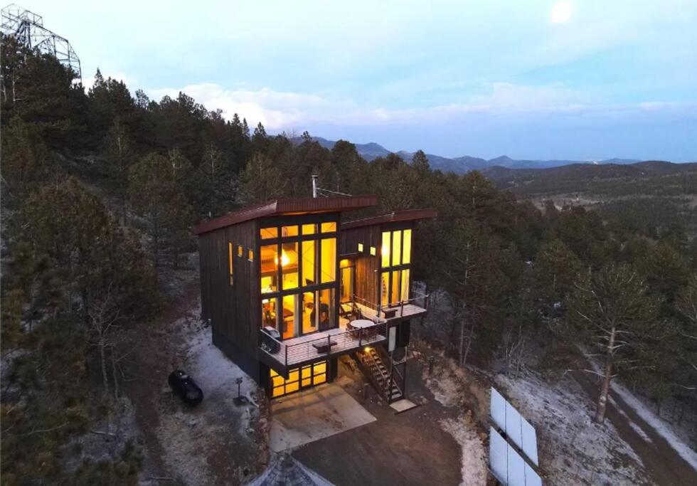 Off-grid Masterpiece Cabin W/ Breathtaking View - Housity