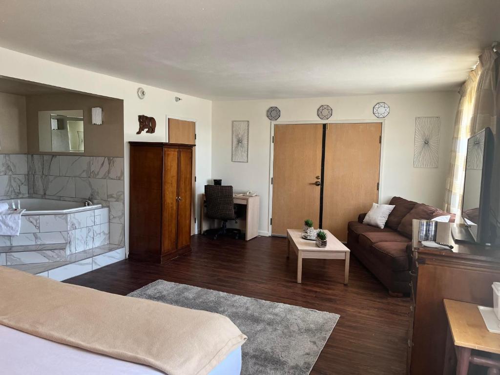 Posezení v ubytování Ramada by Wyndham Anchorage
