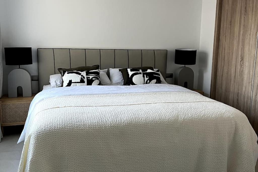 Cama o camas de una habitación en Luxury penthouse with sea view in La Cala Golf Resort