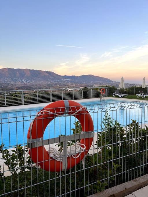 Basen w obiekcie Luxury penthouse with sea view in La Cala Golf Resort lub w pobliżu
