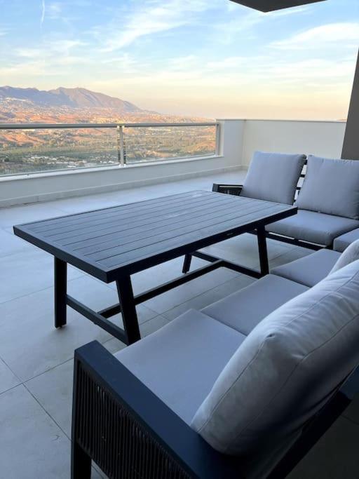 Balkon lub taras w obiekcie Luxury penthouse with sea view in La Cala Golf Resort