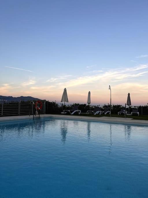Basen w obiekcie Luxury penthouse with sea view in La Cala Golf Resort lub w pobliżu