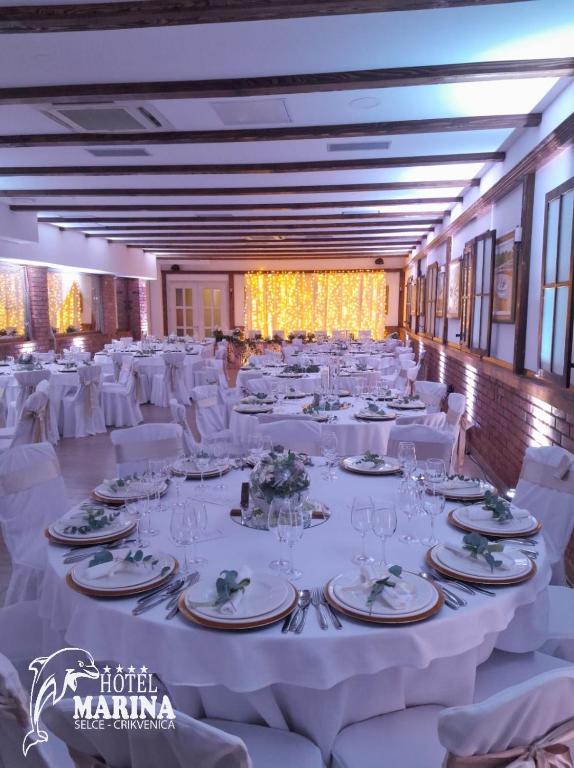 Restaurace v ubytování Hotel Marina