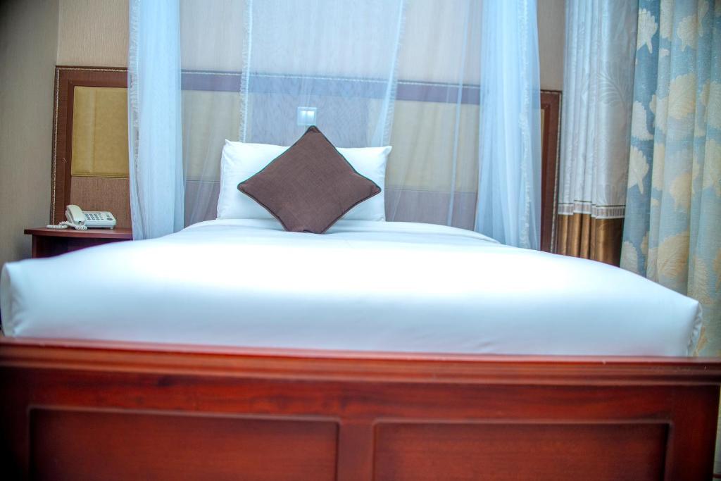 Postel nebo postele na pokoji v ubytování Hera Hotel Kampala