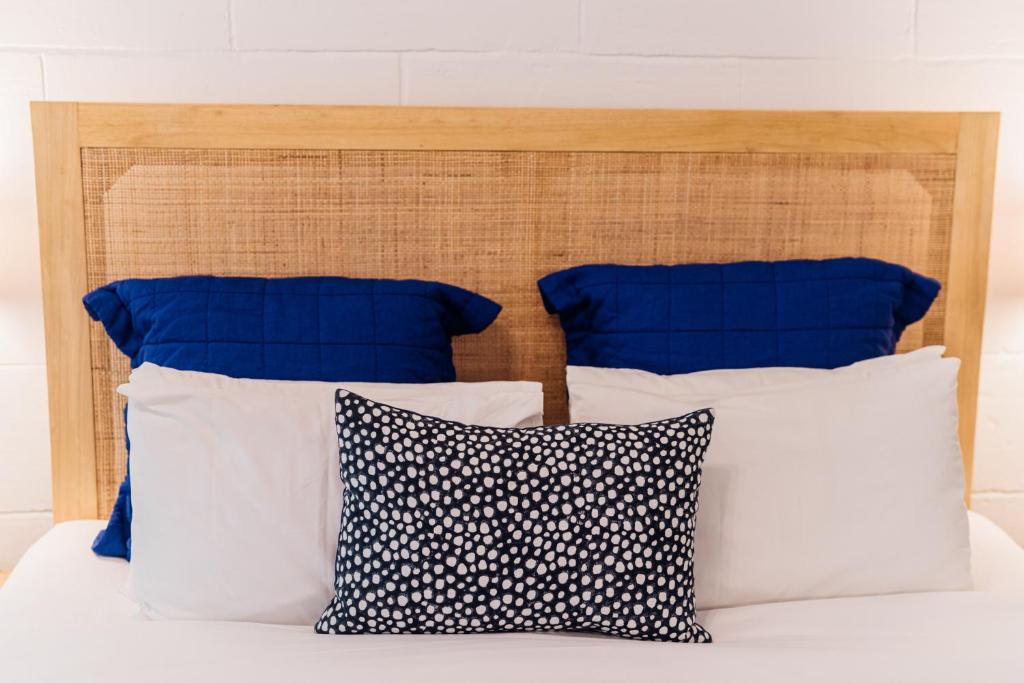 Postel nebo postele na pokoji v ubytování Port O' Call Motel